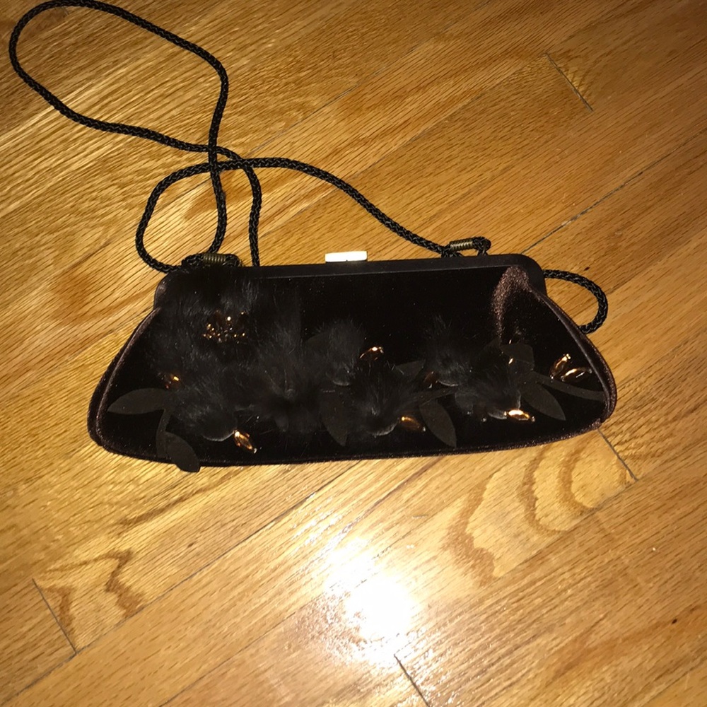 Gorgeous vintage clutch.